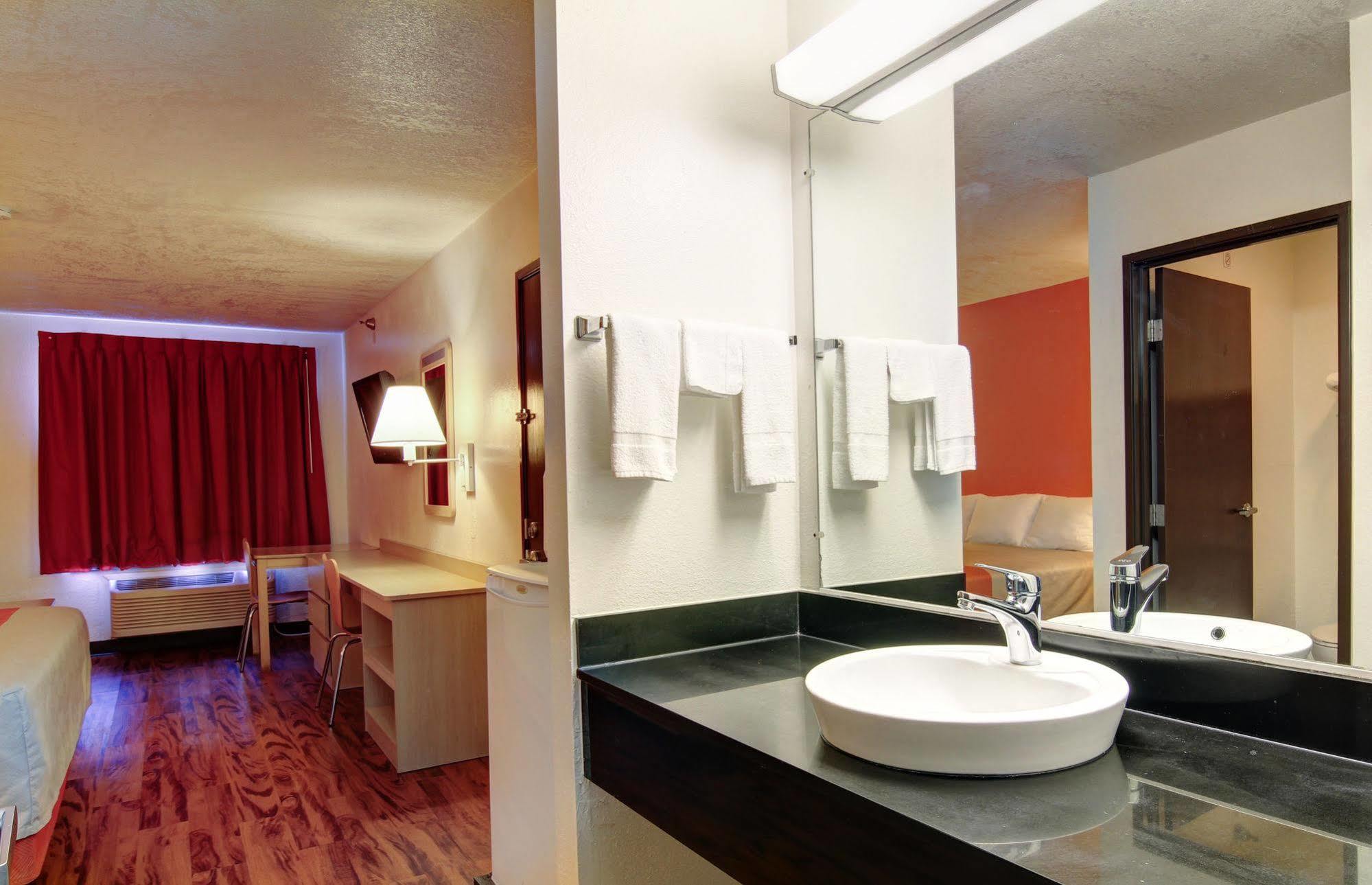 Motel 6-Columbia, Mo - East Buitenkant foto